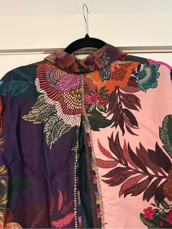 Farm Rio Blouse - Picture 4 of 8